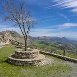 Cubo's Casa El Torcal بيت للعطل *